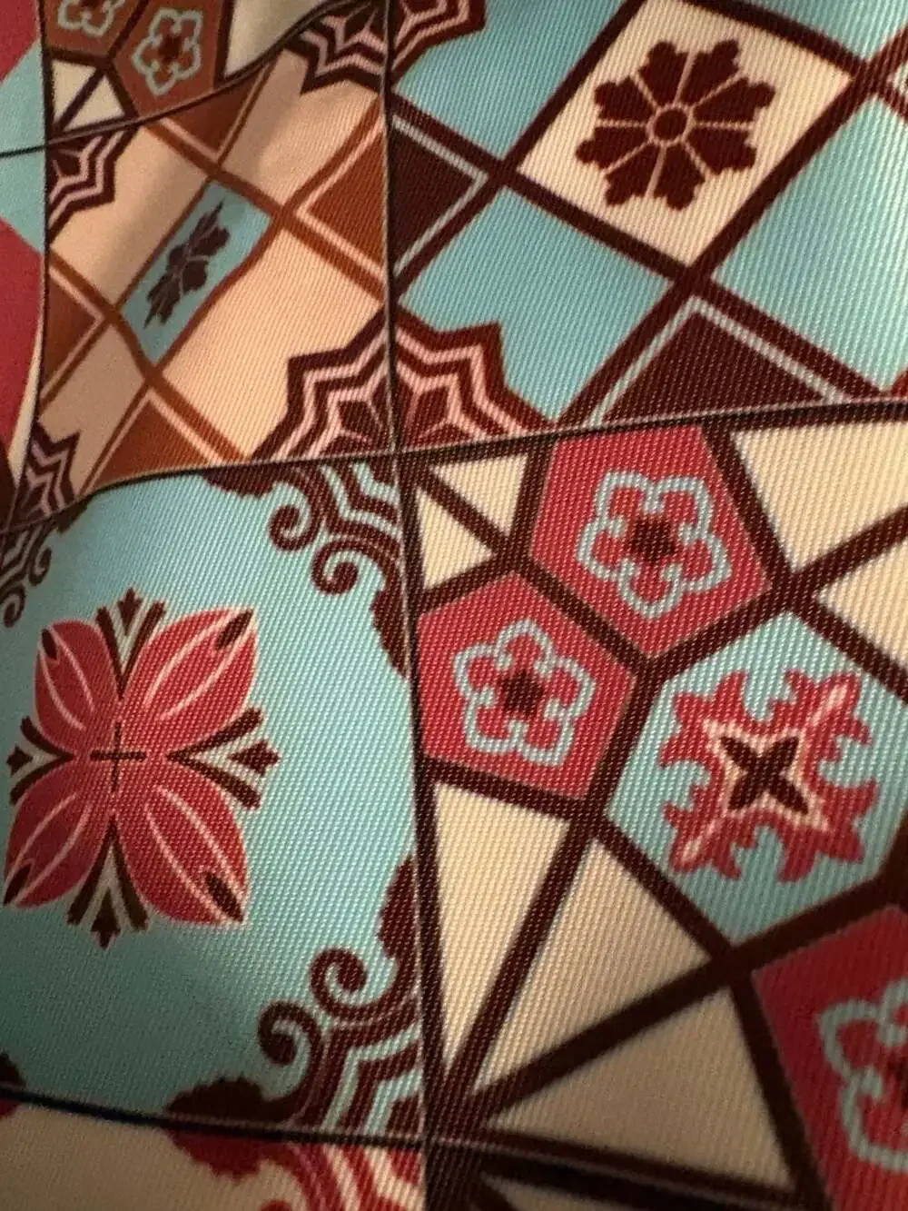 Kamo Business-Casual Patterned Multi-Pocket Tote Bag